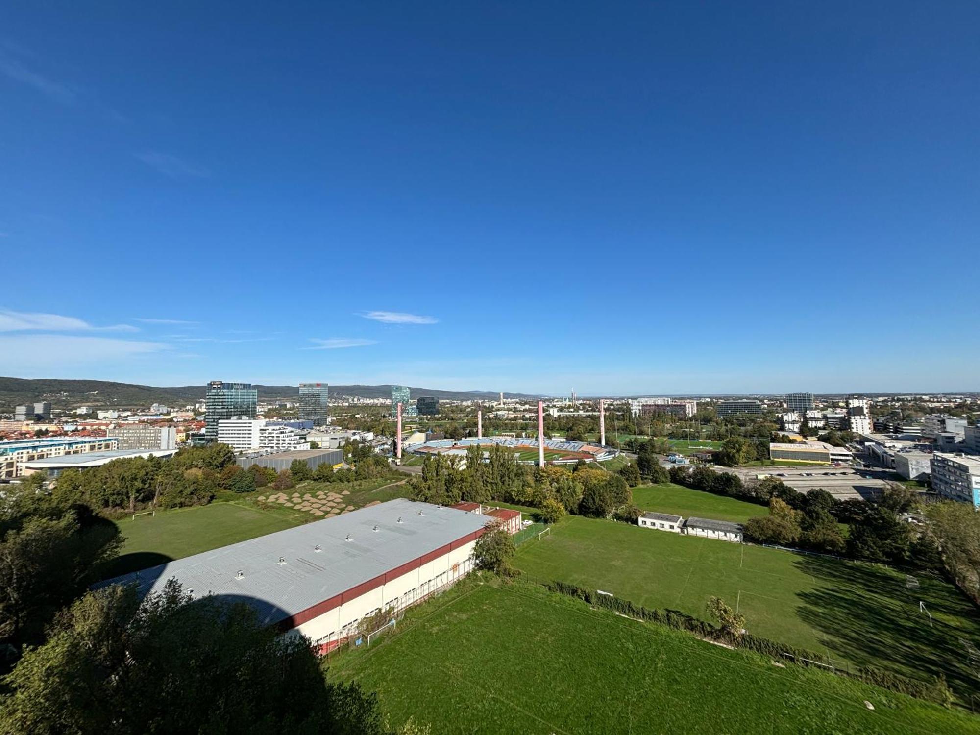 Three Towers With Beautiful View And Parking! Apartment Bratislava